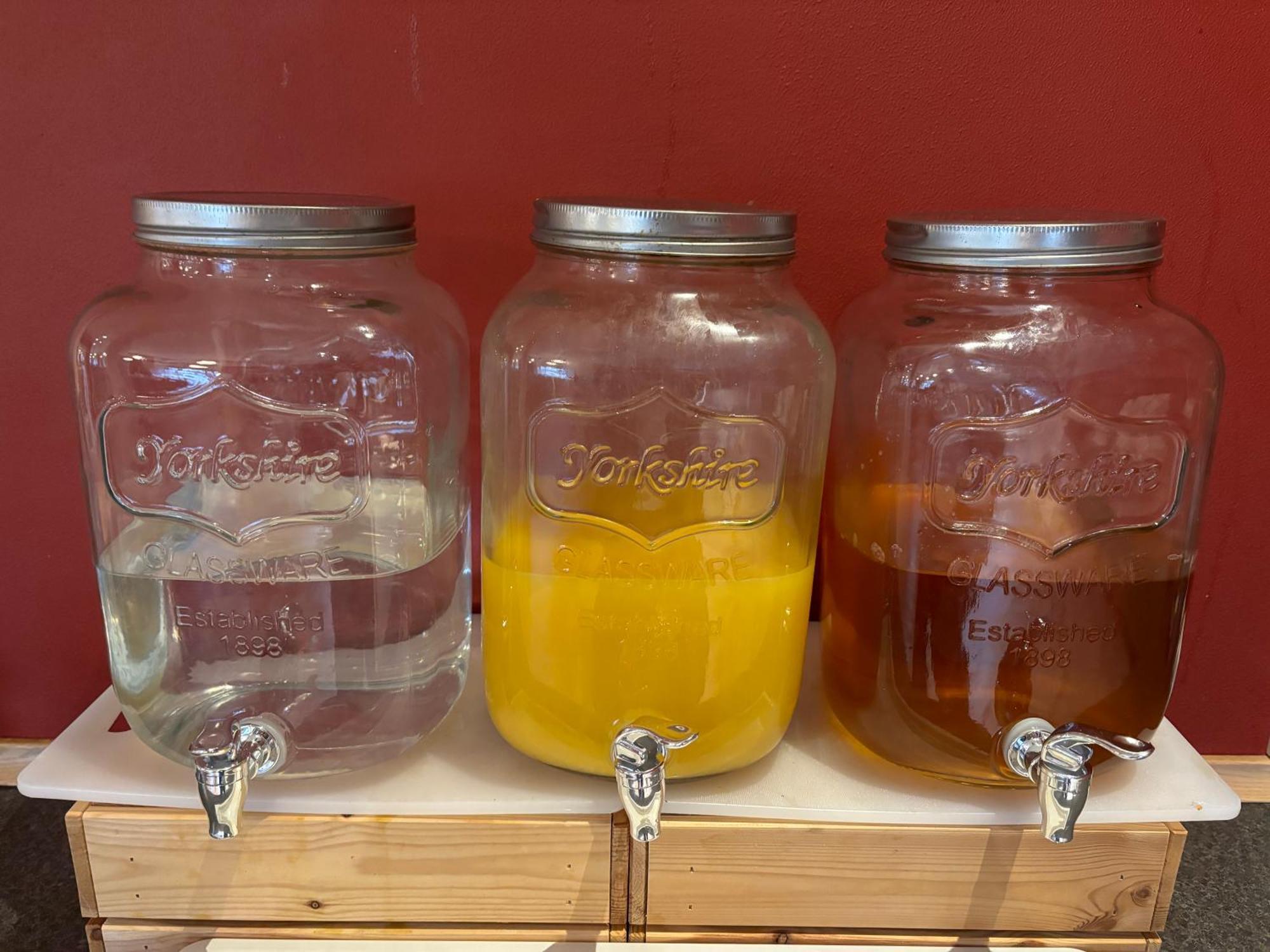 Danhostel Odense City Ngoại thất bức ảnh Mason jar beverage dispensers