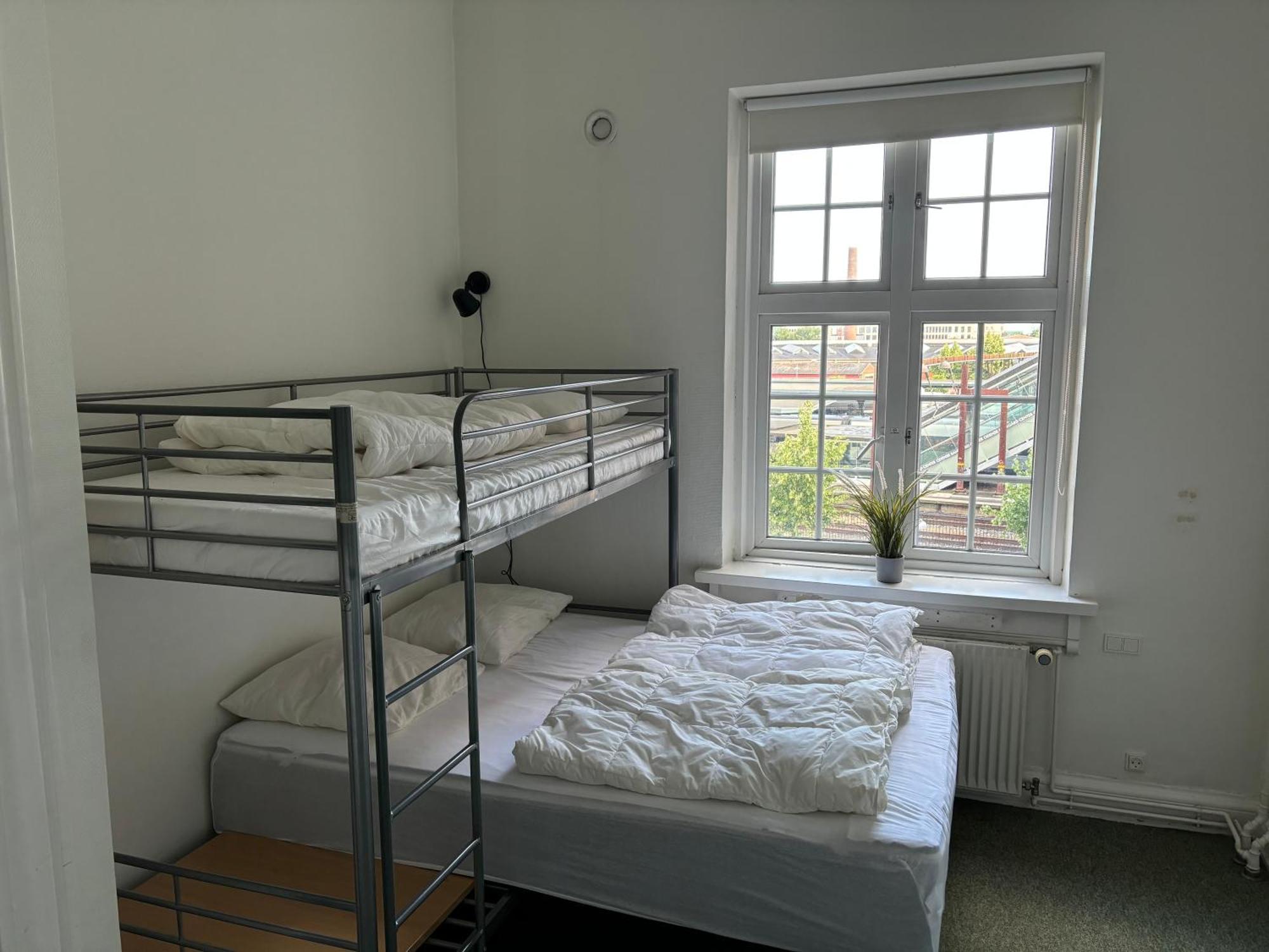 Danhostel Odense City Ngoại thất bức ảnh A bunk bed in a hostel